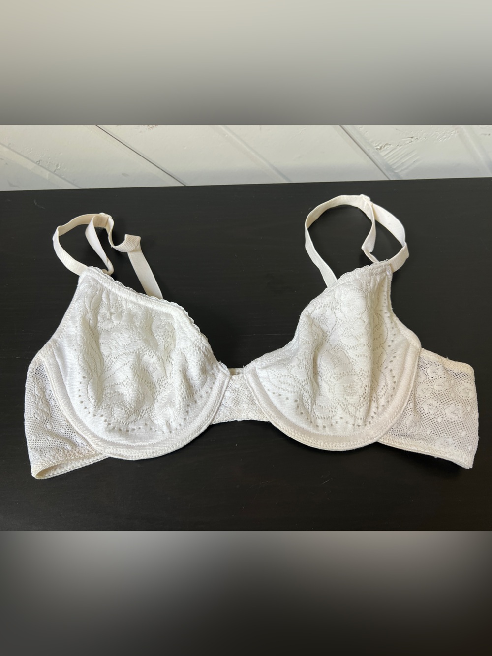 Vintage Vanity Fair White Lace Underwire Bra 34B